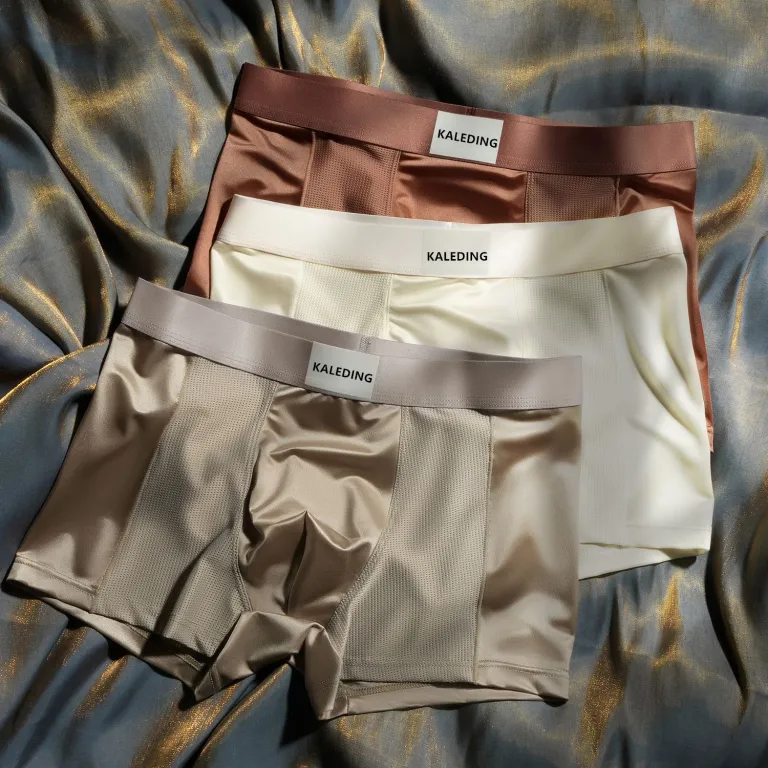 شورت مردانه لوکس ساتن ابریشمی خنک تابستانی نرم و لیز تنفس‌پذیر چهارخانه بدون درز میان‌راست
