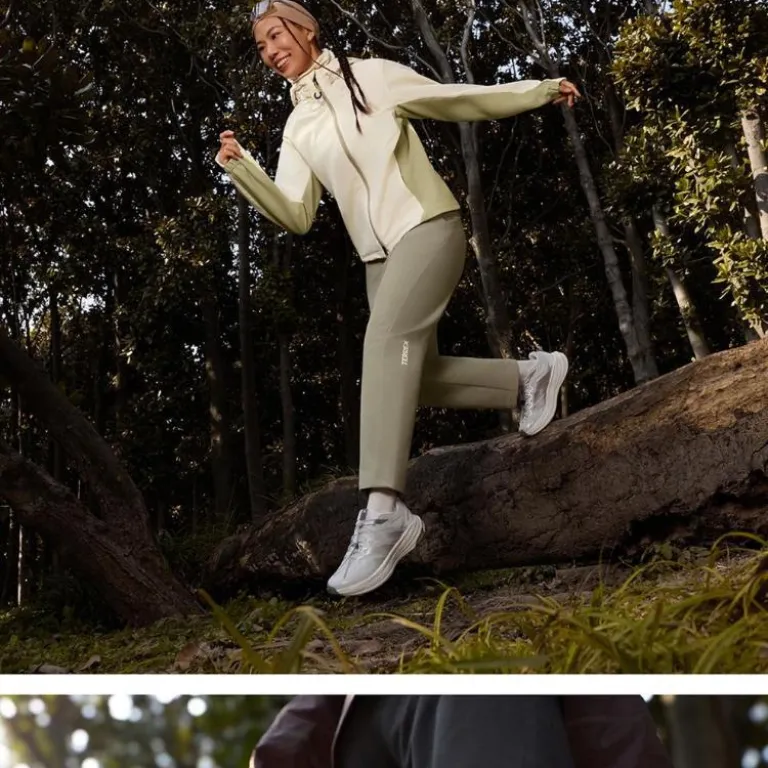 کفش پیاده‌روی آدیداس فوق سبک با ثبات و بالشتک بازگشت انرژی