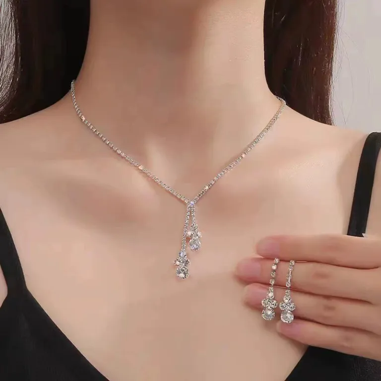 ست اکسسوری عروس شامل گردنبند و گوشواره، مناسب لباس شب و مراسم عروسی، شیک و باکلاس