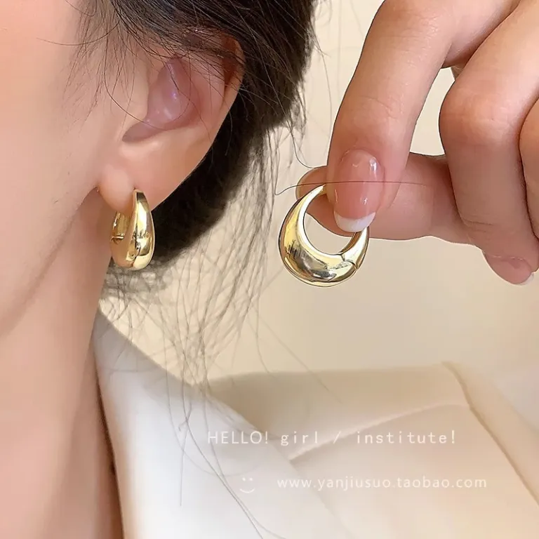 S925 گوشواره میخی نقره خالص با حس لوکس، شیک و همه‌پسند مناسب استایل، عمده از تولیدکننده برای فروش شب‌بازار و بساط