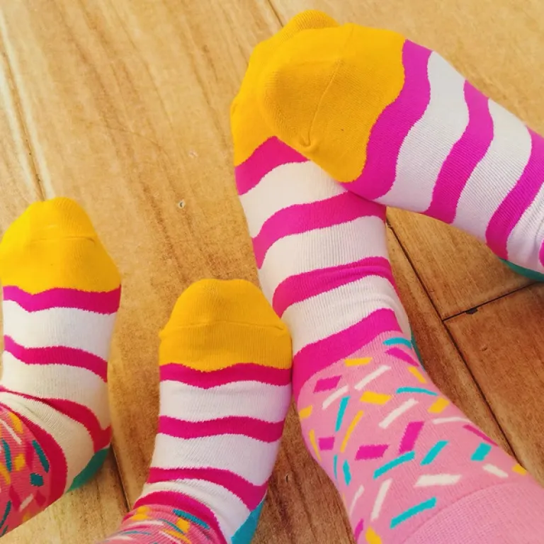 جوراب بچگانه HappySocks طرح کارتونی ساق متوسط مدل هایپی مناسب دختر و پسر برای استفاده بیرون از منزل طرح بامزه عمده و خانوادگی