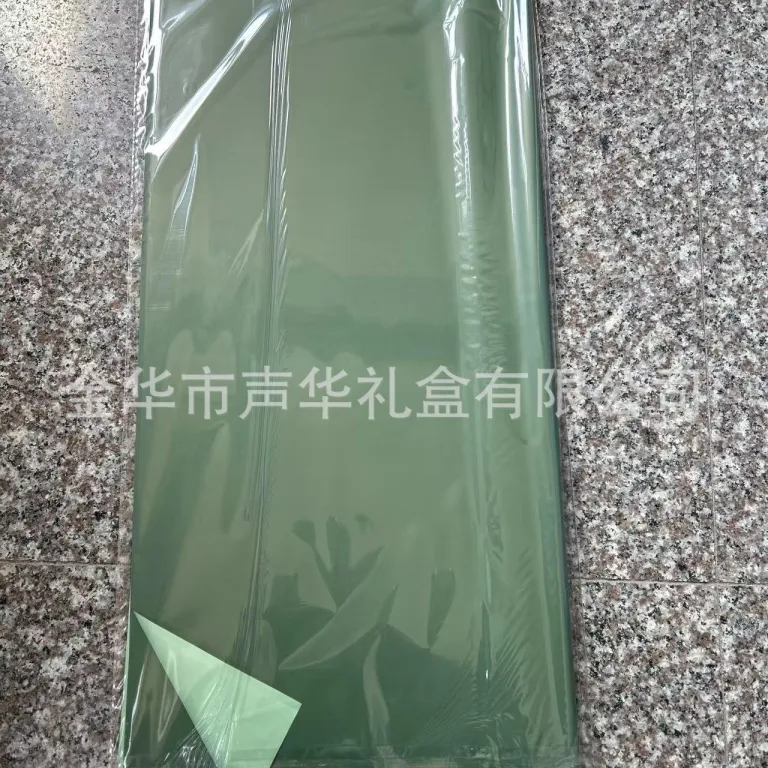 کاغذ بسته‌بندی سبد گل قرمز طلایی اویا برای دسته گل و مواد بسته‌بندی گل کاغذ طلاکوب